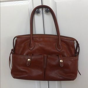 Classic Dooney & Bourke shoulder bag 👜